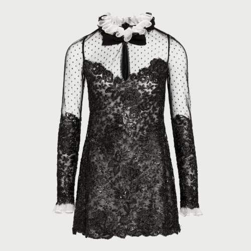 Robe courte avec broderies noires et col arlequin